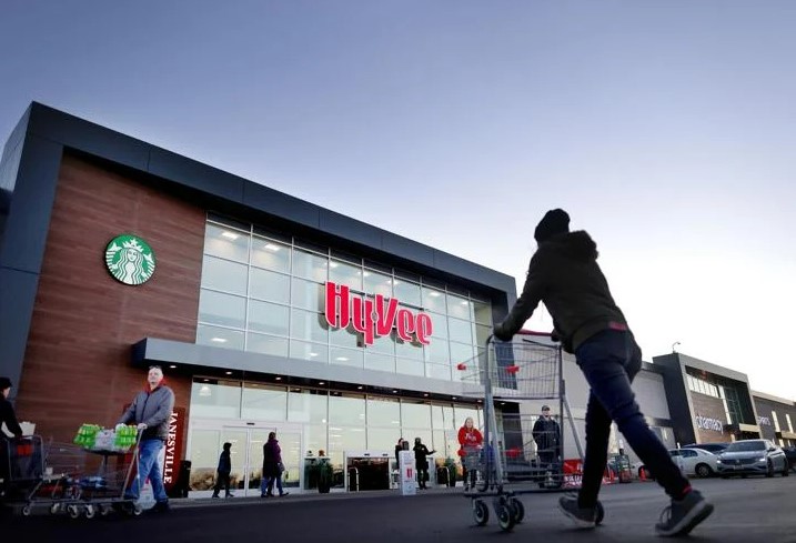 Shoppers Line Up Early to be First Inside New Janesville Hy-Vee